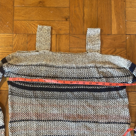 Multicolored striped cold shoulder sweater - Picture 3 of 4